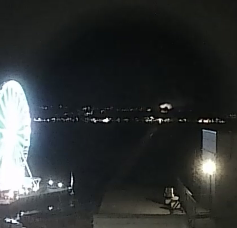 lukerehmann's tweet photo. @thesoyjim https://t.co/fHVOi86VQR
spotted them on the waterfront webcam
fireworks seem to have stopped now https://t.co/vqb5w6yNHk