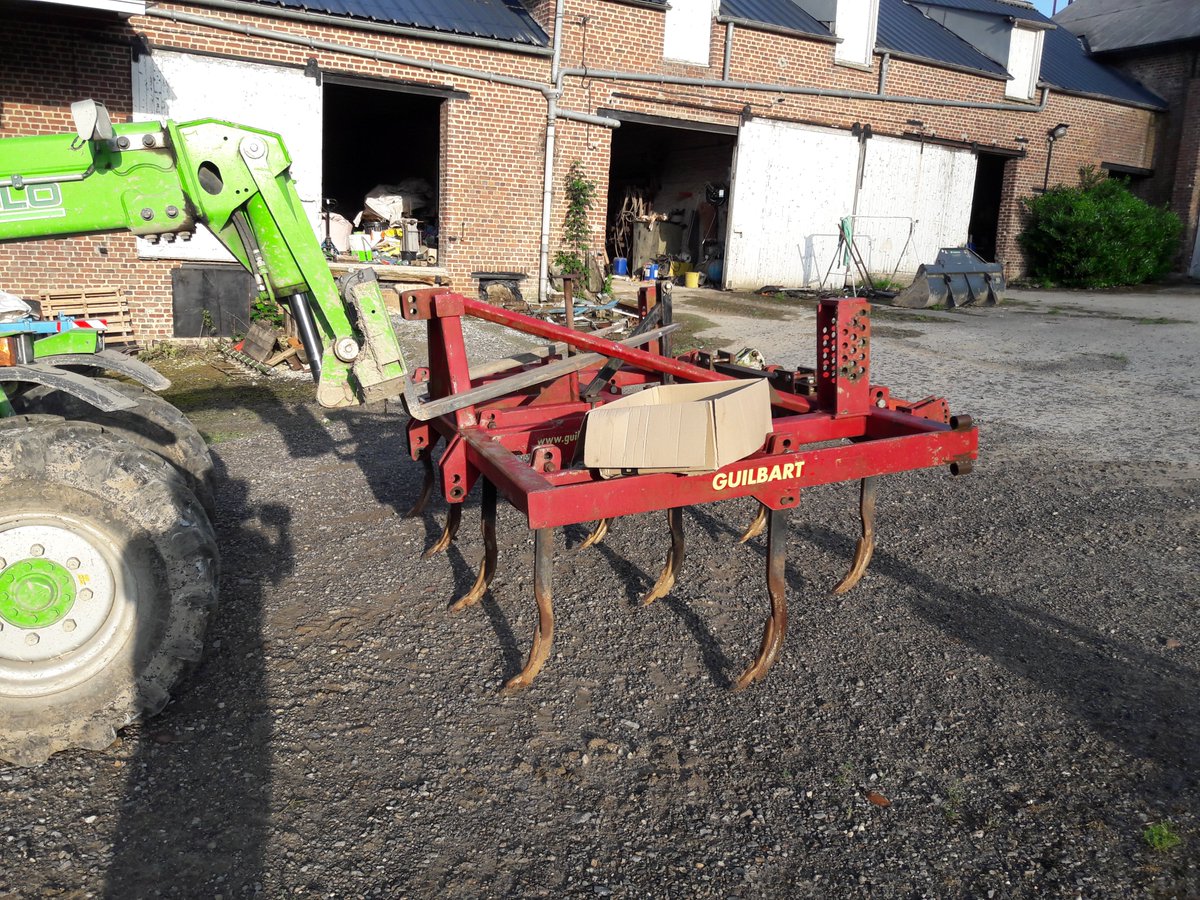 GuyotVincent02's tweet photo. MES SEMOIRS ont bien évolué. D'une base semoir trainé #CarrierDrill @VaderstadFrance , j'ai commencé mon évolution vers un semoir porté T-drill #Guilbart. L'évolution de nos pratiques, de nos techniques demande, EXIGE une évolution de nos outils pour ne pas prendre un mur.
6/... https://t.co/Hb3Jq7wCuT