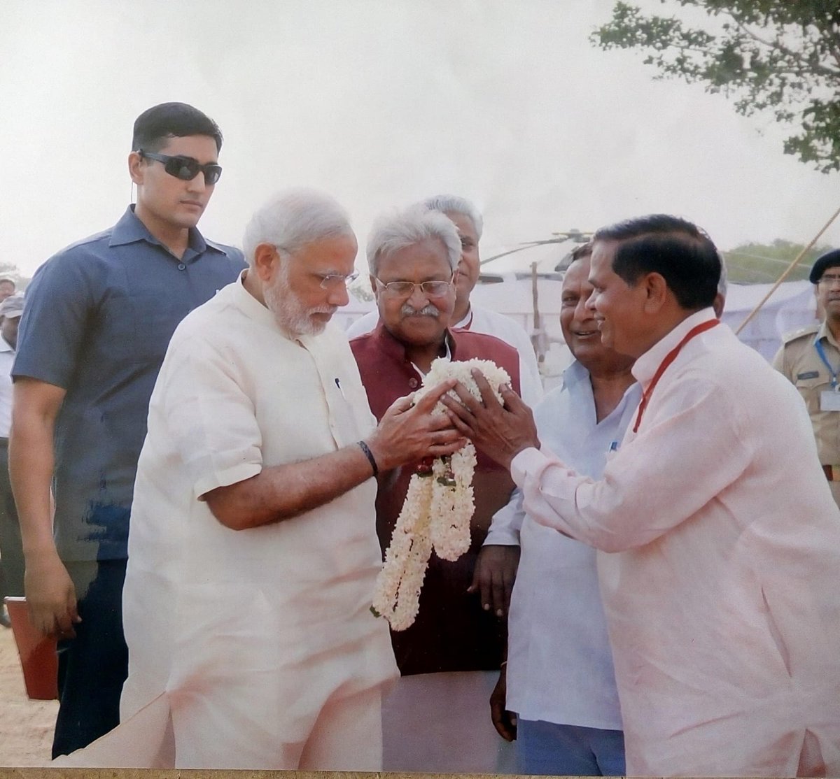 SKSharmaMtr's tweet photo. राष्ट्र सेवा को समर्पित, विश्व पटल पर भारत का मस्तक गौरव से ऊंचा करने वाले, दृढ़ व्यक्तित्व के धनी,भारत के ��र्वाधिक लोकप्रिय एवं यशस्वी प्रधानमंत्री मा० श्री नरेंद्र मोदी जी को जन्म दिवस की हार्दिक शुभकामनाएं।

#NarendraModi 
@narendramodi https://t.co/CjdJA7PnND