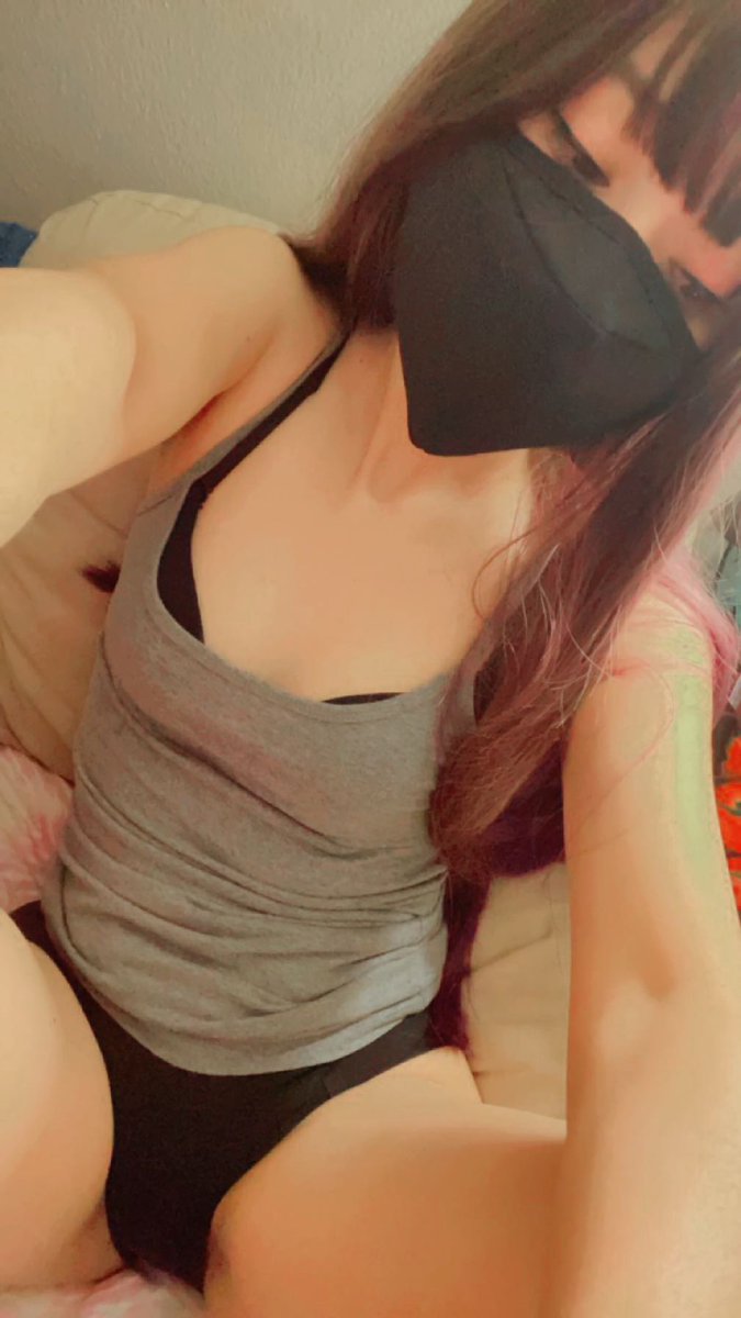 yurileahn's tweet photo. POV you tell me to close my eyes, to give me a surprise, and you pull down my shirt. https://t.co/a851d44iQ3