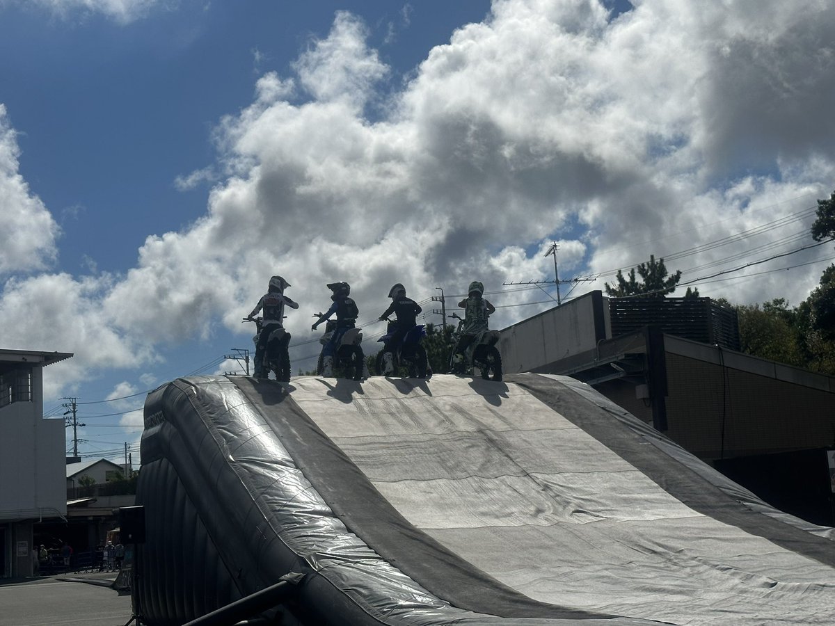 2st_smell299's tweet image. ヤバすぎる🔥

#浜松オートレース
#浜松オート
#fmxshowcase
#生は動画の100000000000000兆倍すごい