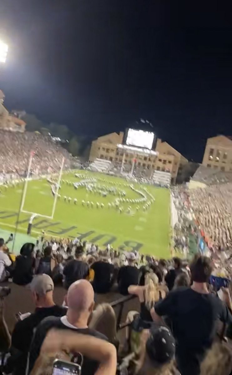 BluejayCardinal's tweet image. Great game so far!

Forgot the Bison was going to come out so I had to leave the lane at the nacho stand to catch it. Luckily I did.

#funenvironment