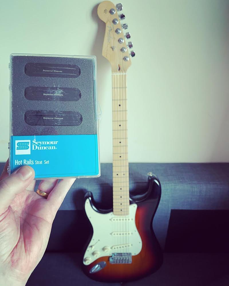 i_forgetmyself's tweet photo. Before
.
.
.
#fender #straocaster #guitarist #lefthanded https://t.co/13QPoRKDEz