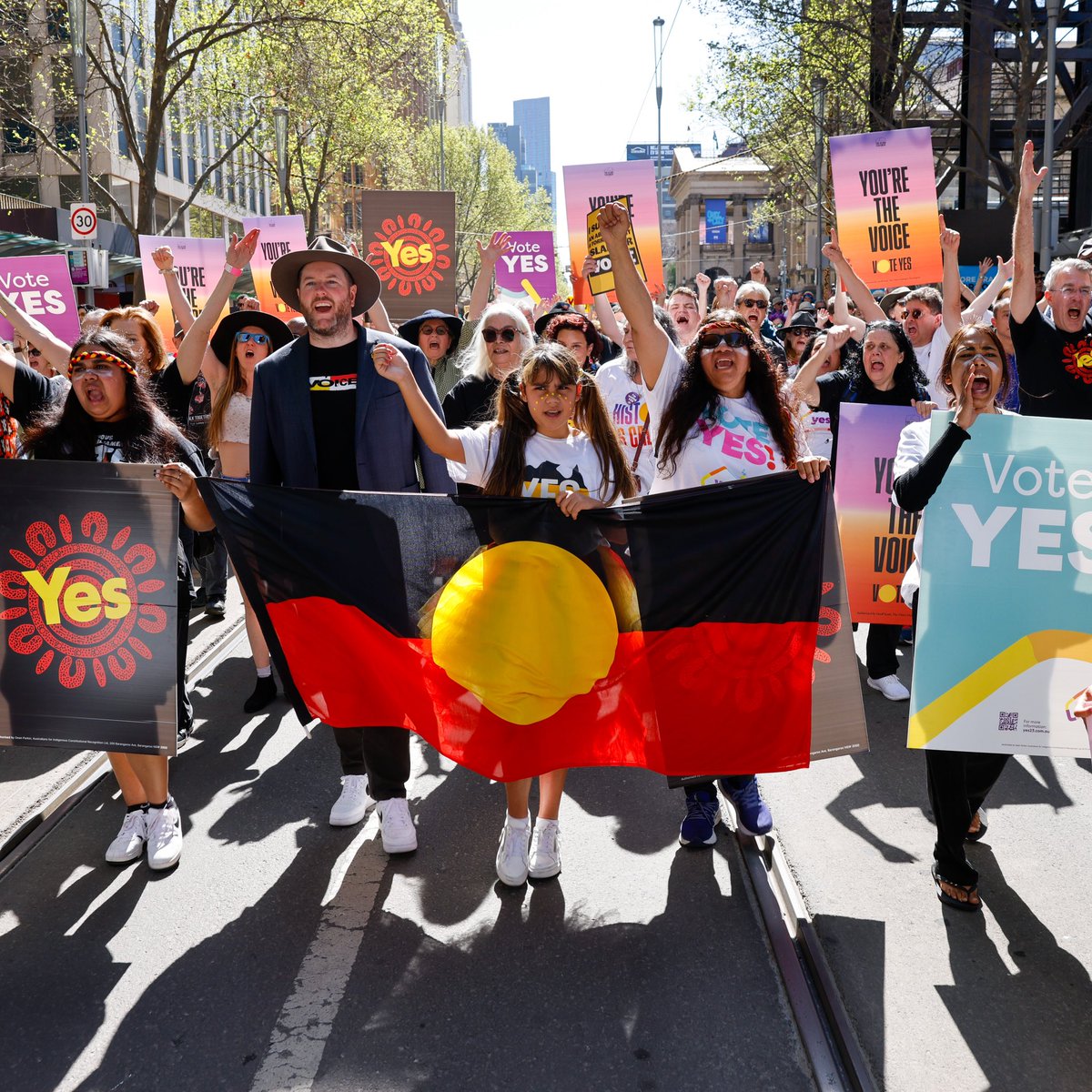 Australians are answering the invitation from Indigenous Australians through the Uluru Statement.

They’re saying Yes to recognition. 

Yes to a better future. 

And on October 14, Yes to the Voice. 

#yes23