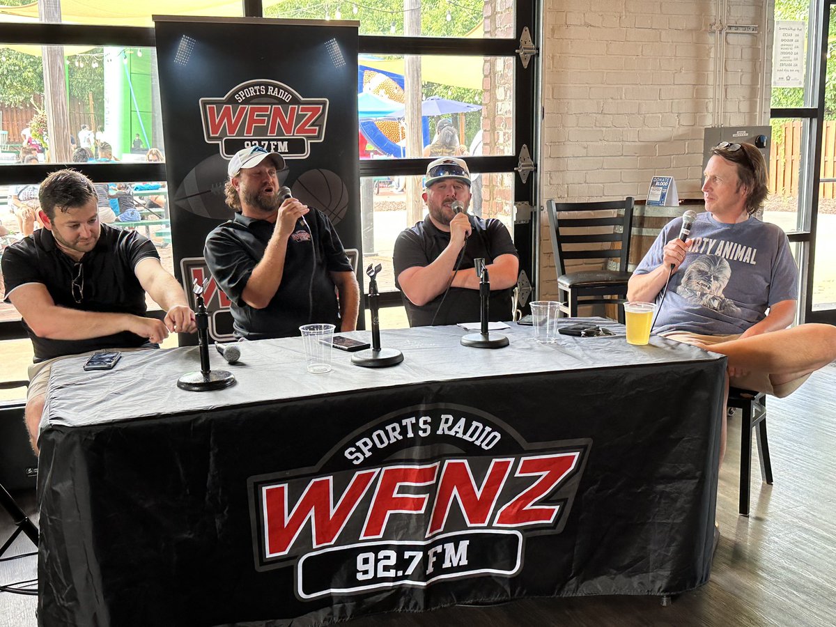 mike_e_kaye's tweet photo. Enjoyed chatting and hanging out today at #kickoffjam. Thanks to @roaringriot for inviting me to an impressive, fun event, and @TBoneWFNZ and @macwfnz for sitting between @daringantt and me. Plus, shouts to @GraceHGrill for these shots. https://t.co/EMK6LwdKdr