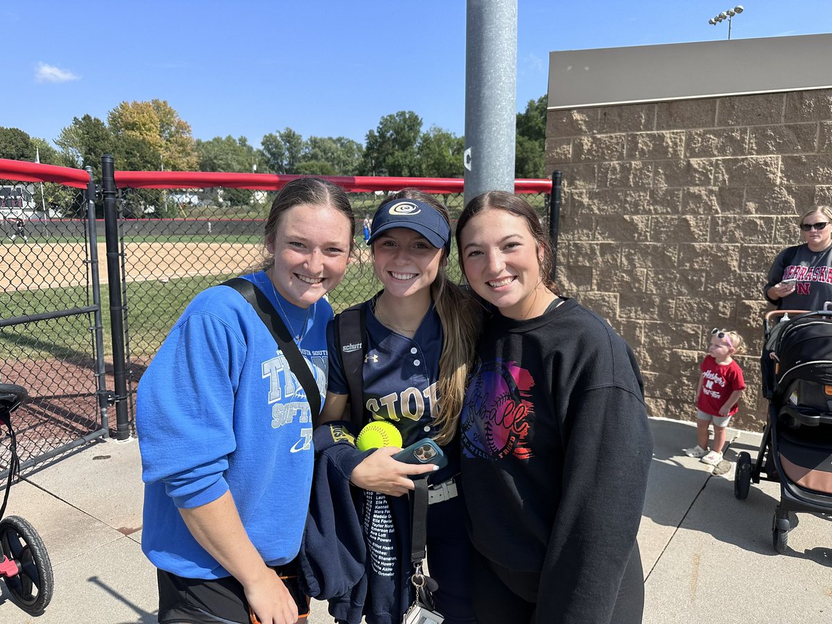 Great to see <a href="/shayla_warak/">shayla warak</a> and <a href="/AddieTreinen/">addie_treinen</a> going out to support teammate <a href="/taylor_horsham/">taylor horsham</a>!! Good luck with the rest of your season girls!