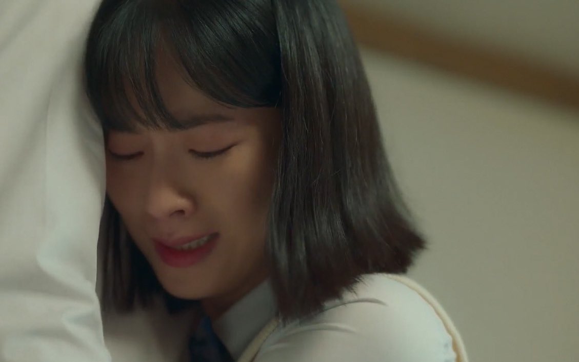 artchacenzo's tweet photo. essa claramente é a minju, pelo olhar vazio, o desespero e até mesmo a postura curvada. não preciso nem do decorrer da cena pra ter certeza.

yeobeen, você é ARTISTA COMPLETA!

#ATimeCalledYou #ATimeCalledYouEp11 https://t.co/F1rdO6JeZF