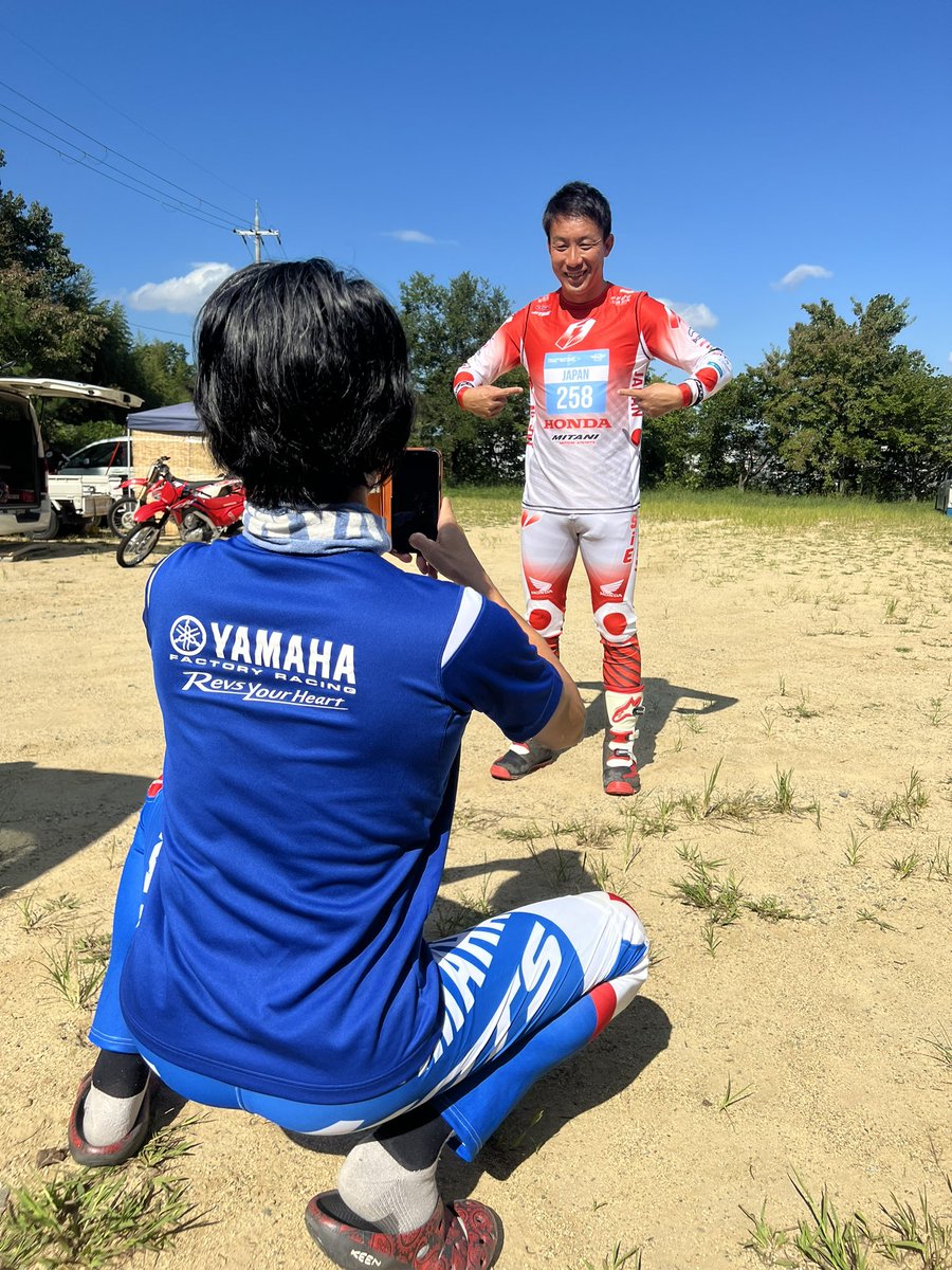 HENSHUMAN's tweet image. 青い方が 世界一の人を撮ってる

#黒山健一 #小川友幸