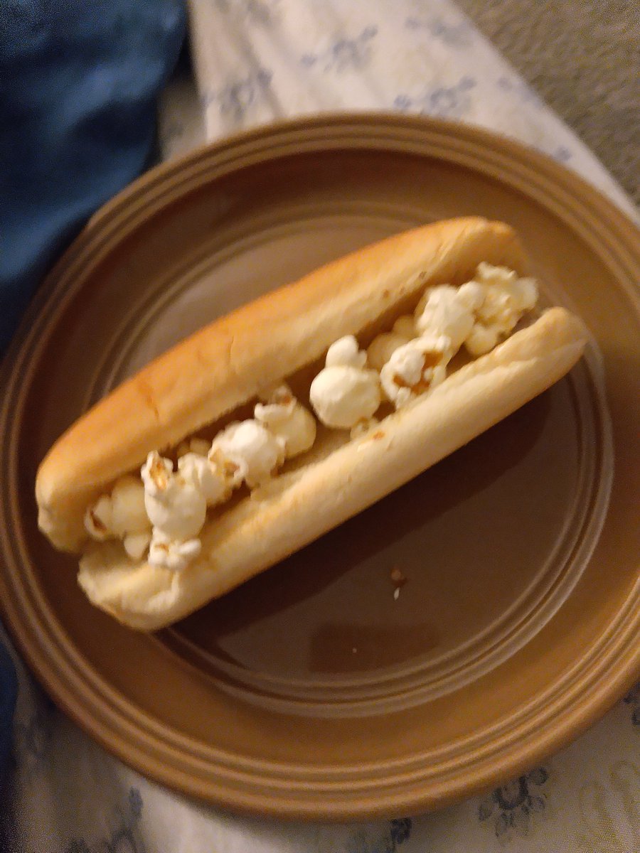 Gogetwix's tweet photo. just made the most cursed contraption I've ever made

introducing the popdog/hotcorn https://t.co/euPsPv2FJC