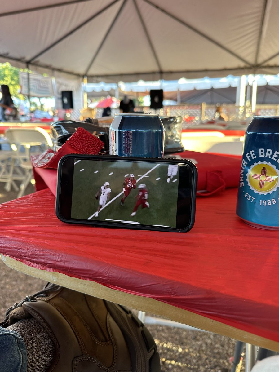mady_amy's tweet photo. @krqesports This is how we have to watch the game. The lines are ridiculous! https://t.co/nqIMGSaqVH