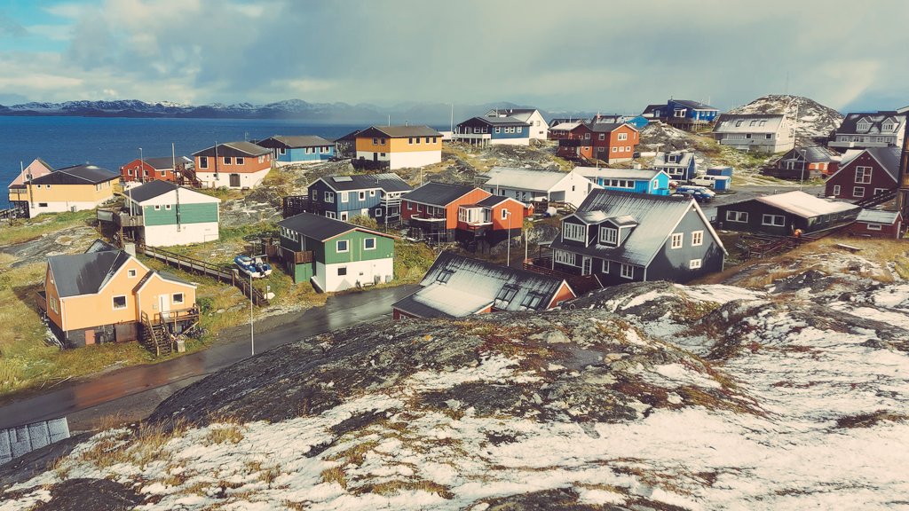 How does Greenland connect 72 settlements together without roads? 

#connectivity is critical in a place challenged both by its geography and climate.

With the help of the EU #CEFDigital programme, Greenland is looking at improving its submarine cable capacity.
@HaDEA