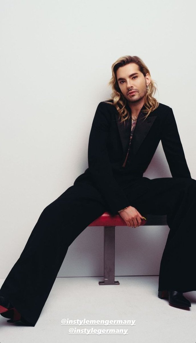 celessorraa's tweet photo. BILL P0NETE TRAJES MAS SEGUIDO Y TE DOY MI RIÑÓN https://t.co/yHGgR6QOyX