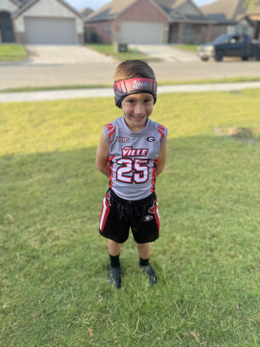 JessieLong9222's tweet photo. My baby had his 1st football game today 😍 https://t.co/pOAhAreohU