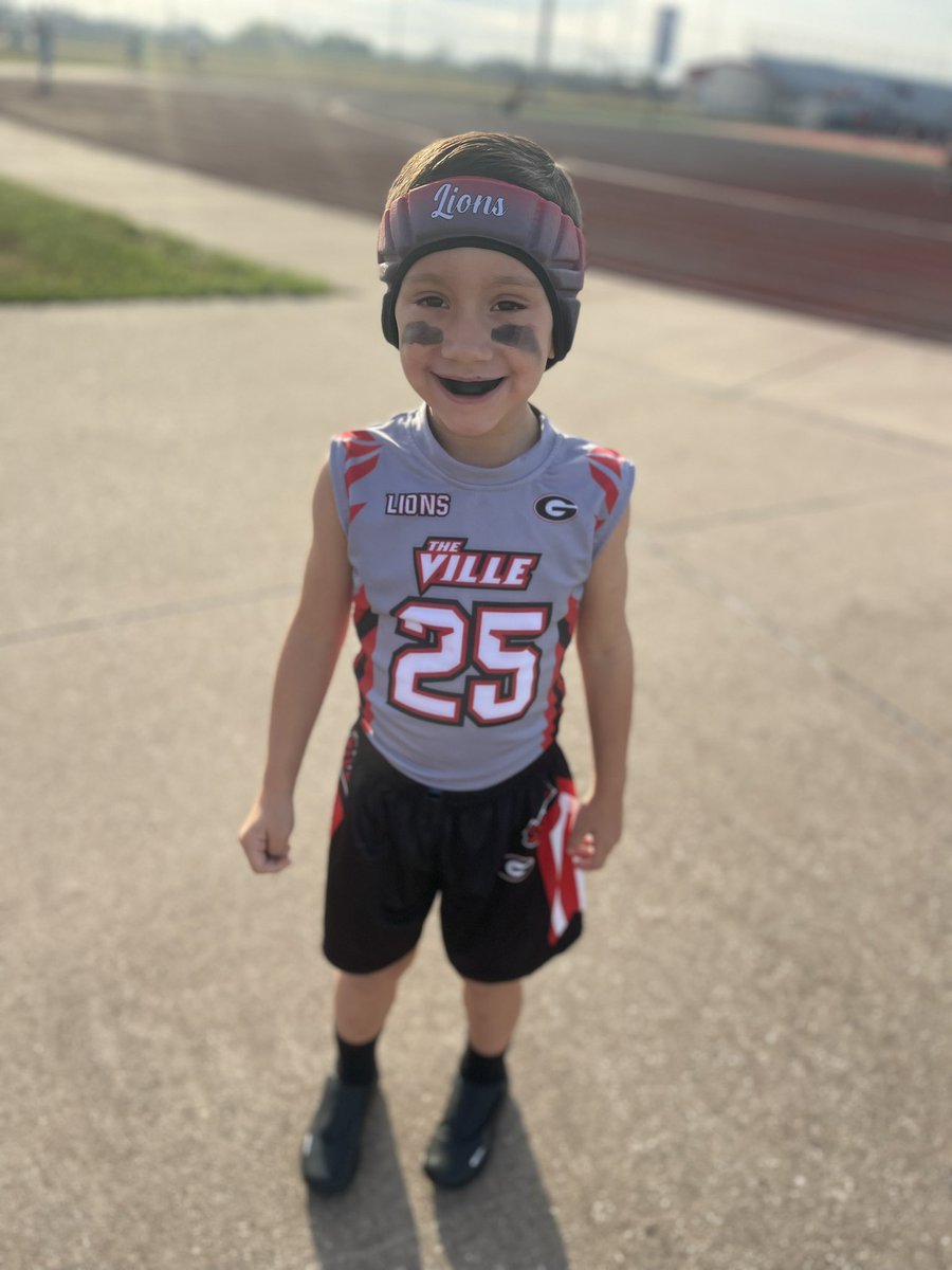JessieLong9222's tweet photo. My baby had his 1st football game today 😍 https://t.co/pOAhAreohU