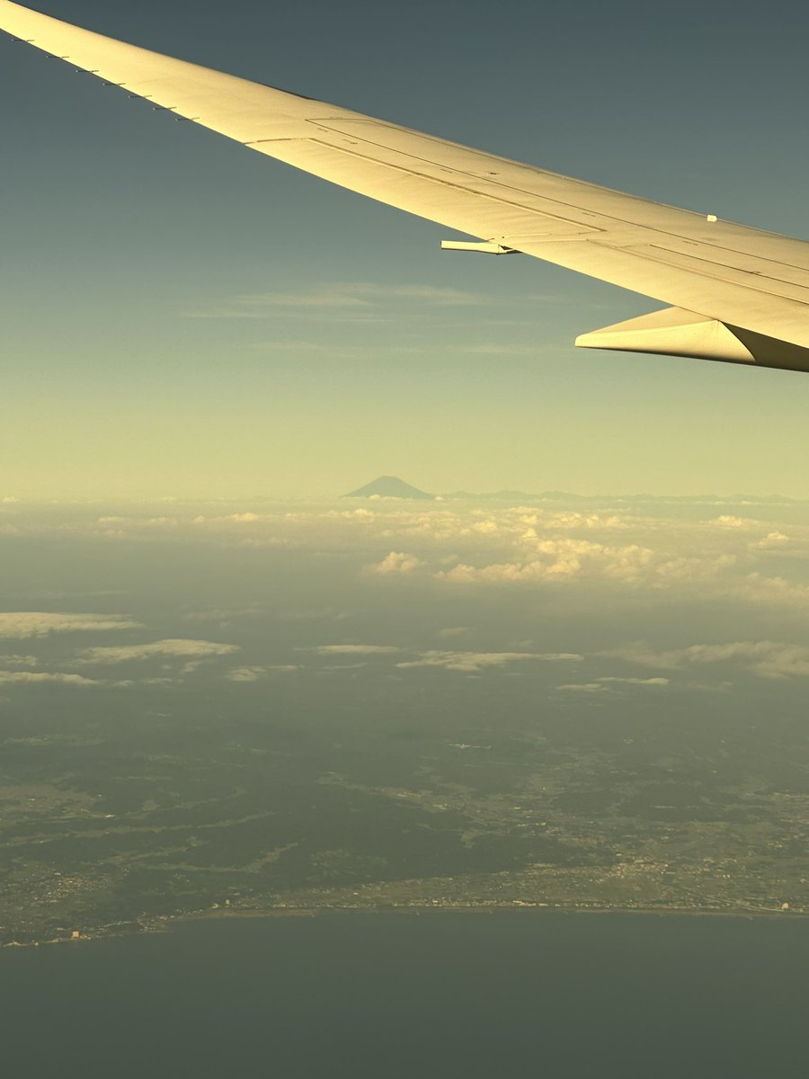 andy_ekkarat's tweet photo. Hellooo Fujisan 👋 https://t.co/WlkvJfmf96