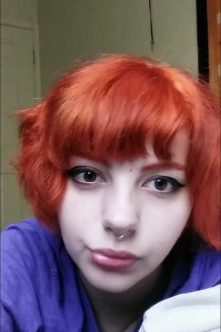 think i&rsquo;m gonna dye my hair again but idk which color 😭 https://t.co/9NP0gnogTd