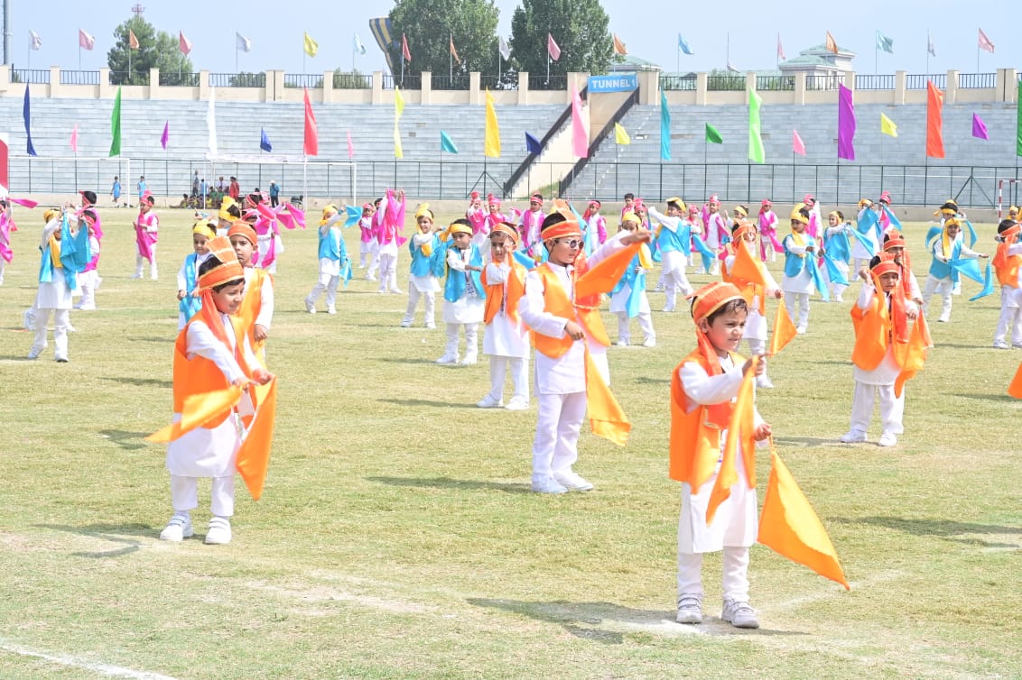shah_Shakir_011's tweet photo. We have to create a #Robust_sports and fitness culture and make sports a compulsory part of school curriculum to inculcate social skills,teamwork and build a strong foundation for #character_building & mechanism to identify sporting talents at a very young age.LG
@OfficeOfLGJandK https://t.co/ia6MxGYhmI