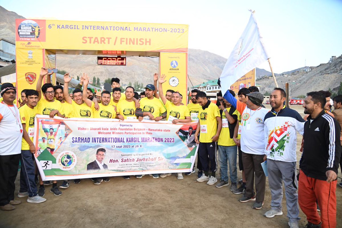 DIPR_Kargil's tweet photo. #KargilInternationalMarathon 
The chief guest and guest of honour flag off the Full Marathon for both men and women category at Khree Sultan Choo Stadium Kargil. Wishing all participants an exhilarating run.
#Runforhunderman https://t.co/88pcwP6Ecj