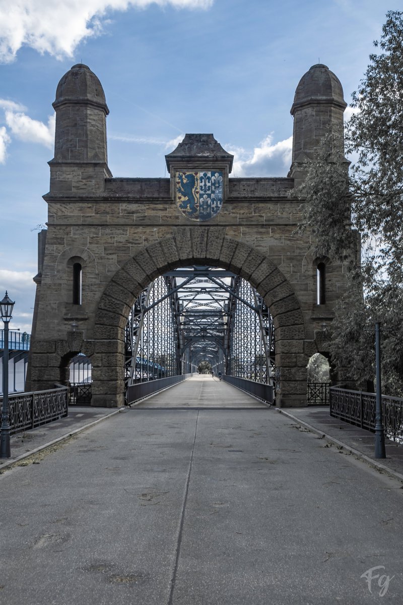 fotogreenhorn's tweet photo. Die alte harburger Brücke 

#fotogreenhorn #fotografie #photography #deutschland #germany #europa #europe #hamburg #harburg #bruecke #historisch https://t.co/0rBzDm7Hu4