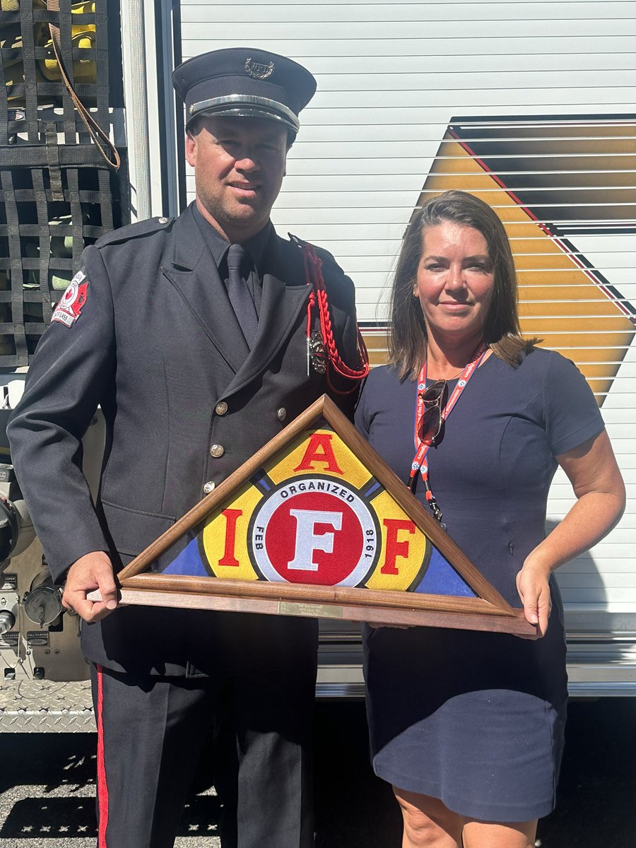 WPFFA_Local_455's tweet photo. Today members of the WPFFA and Honour Guard honoured Deputy Chief Tim Berthiaume at the IAFF Fallen Firefighter memorial in Colorado Springs, CO. #NeverForget #IAFFMemorial #L455 https://t.co/30v3LPAmZz