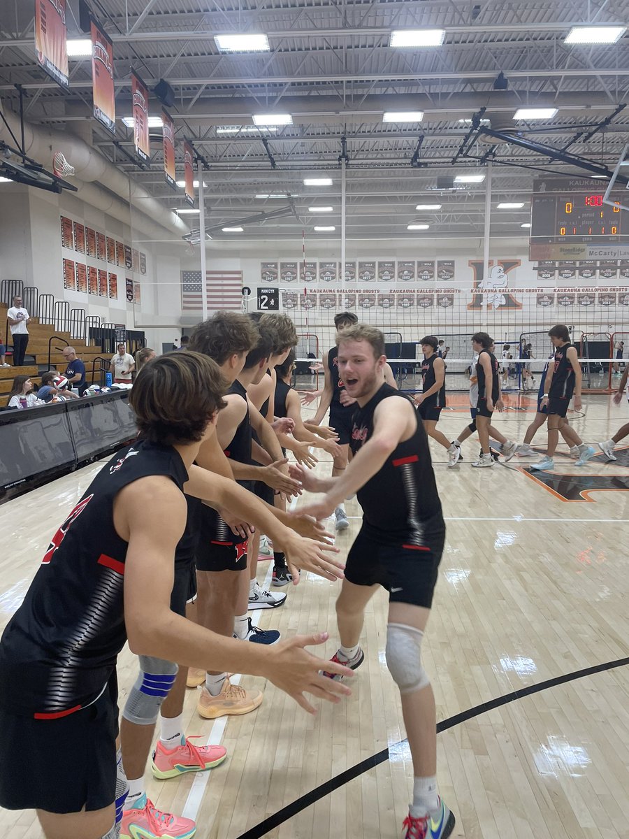 KimberlyBoysVB's tweet photo. 🚨HISTORY MADE🚨

1st time in program history, we have won the historic Dave Hash Invite!l in Kaukauna! 

That’s two weekends in a row your Papermakers finish in 1st. 🥇🥇

Makers go 6-0 on the day to improve their overall record to 22-4 on the season!

#MakerNation #FVA https://t.co/iAU2soCIQQ