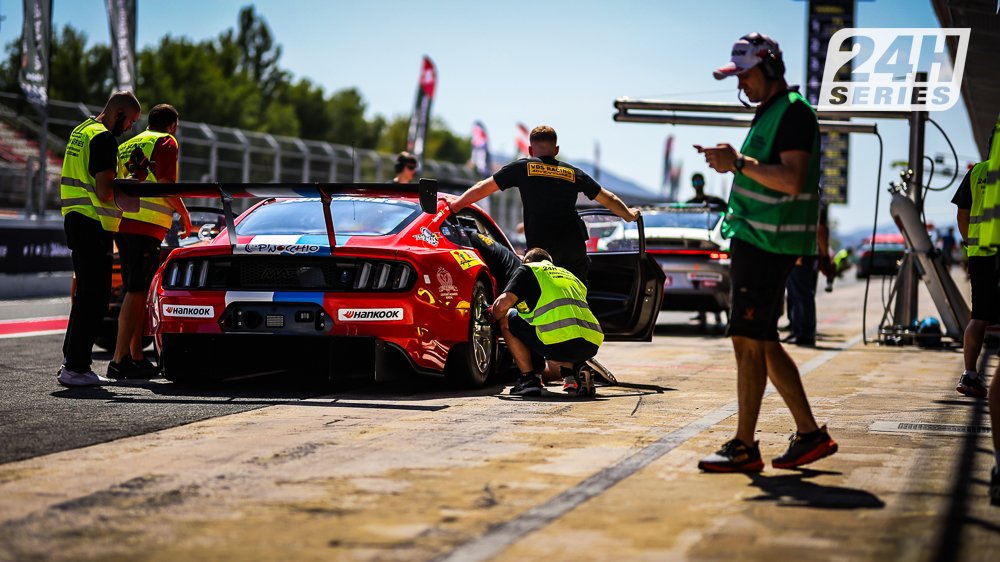 24HSERIES's tweet photo. #24HSERIES | And in GTX after 15hrs
1 #RDSigns (720)
2 #VDS (758)
3 #razoon (714)
4 #Vortex (701)
5 #NMRacing (715)
GT4 - #AtlasBX (403)
TCR - #Holmgaard (102)
Results (https://t.co/8dSgVlZLj5) and per class (https://t.co/csD7hndn7L)
#24hBCN https://t.co/EGm0x4iCwL