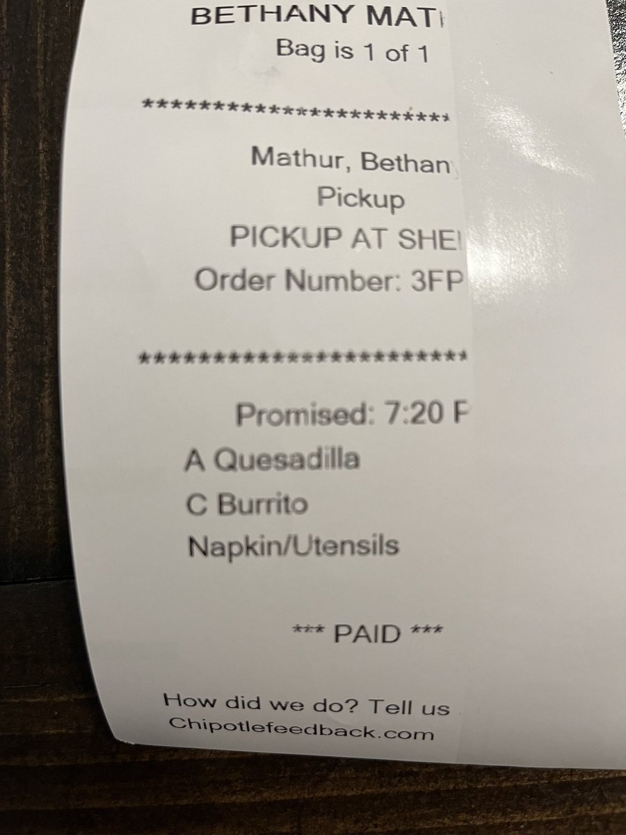 My_Lanta_Mathur's tweet photo. @ChipotleTweets way to rob me if a meal. Ordered carne asada and got chicken, basically a $3 difference, with hardly any cheese and veggies, as requested… https://t.co/RdQHjr94rL