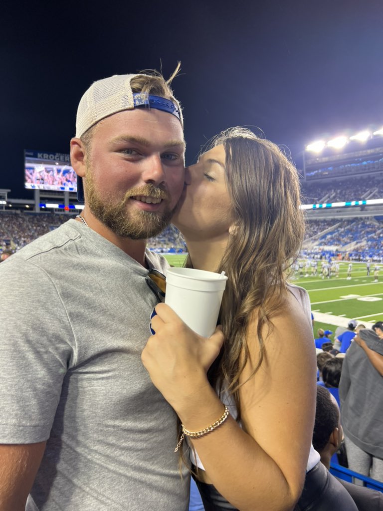 TylerCookie24's tweet photo. #WeAreUK https://t.co/lW881LmdXt