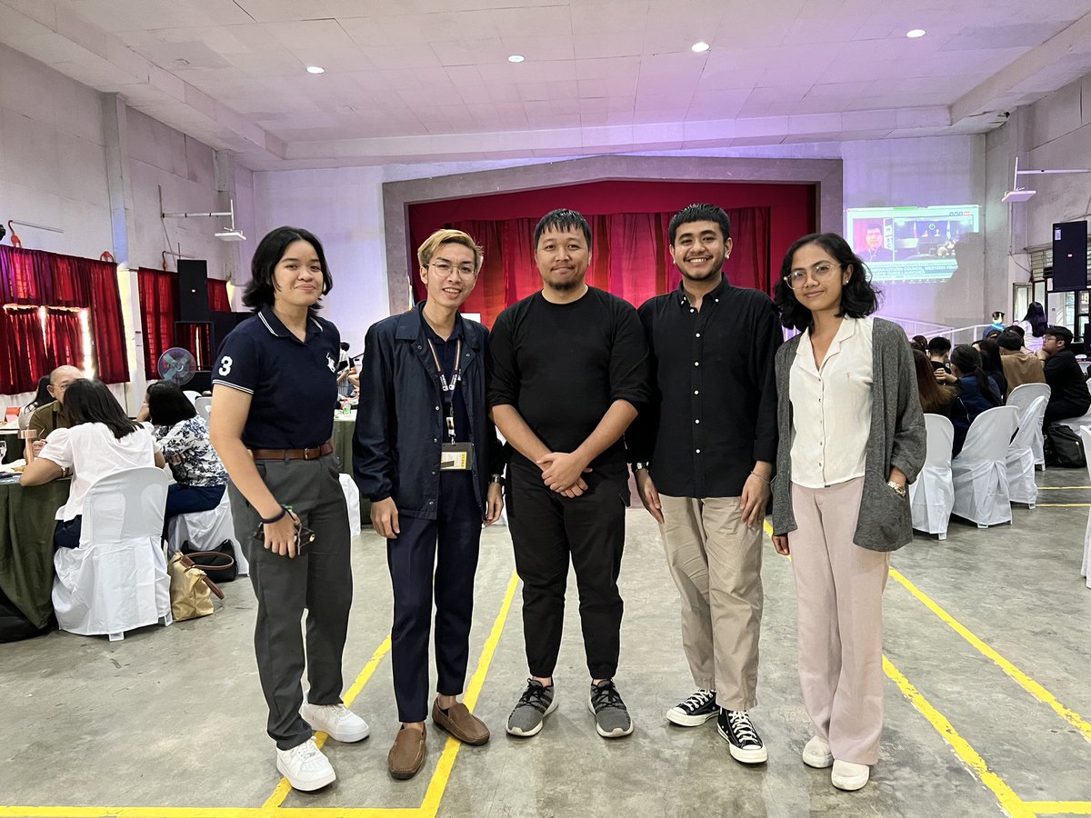 Reunited with the @dailyguardianph team at yesterday’s Iloilo Media-Citizens Council launch.

Room was tense as EIC @FranzAngelo and Prof @janvicmateo were having an interview with @ANCALERTS.

Crowd erupts as they finish.

Congratulations, IMCC!