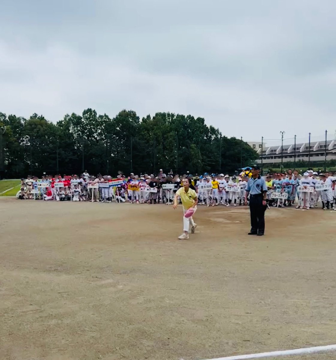 y_kana620's tweet photo. 北区赤羽少年野球 秋季大会開会式⚾️

各チームの元気なご挨拶とキレのあるお辞儀にスポーツを通じた子ども達の健全育成の大切さを実感😄
たくさんの人に感謝しながら、大好きな野球⚾️を楽しみ、チームワークで勝利🏅を目指して下さい

始球式‥何とか届いて‥ホッ😌
関係者の皆様ありがとうございます https://t.co/F1fL9hi7MB