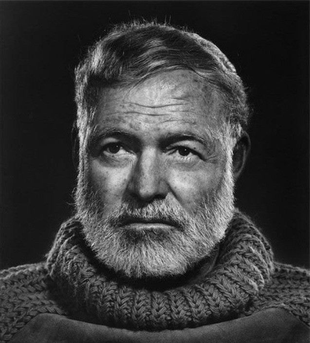 "Las mejores personas poseen sensibilidad para la belleza, valor para enfrentar riesgos, disciplina para decir la verdad, capacidad para sacrificarse. Irónicamente,estas virtudes los hacen vulnerables; frecuentemente se les lastima, a veces se les destruye"
E. Hemingway
#Fuedicho