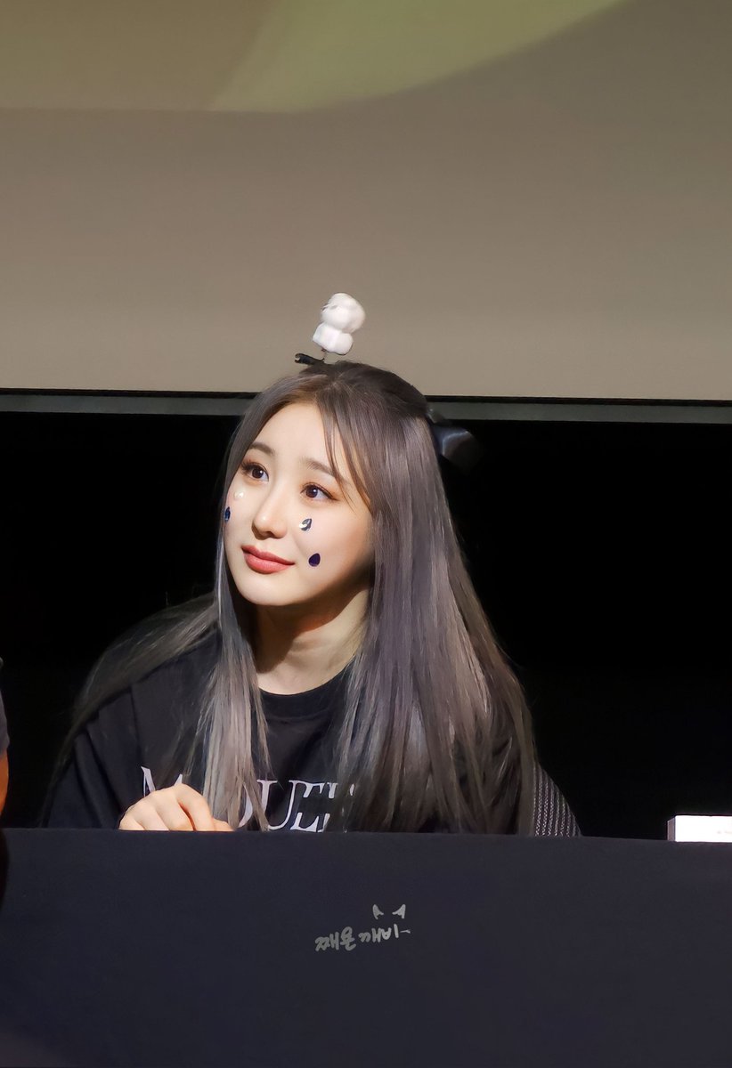 jjaeyonkkaebi's tweet photo. 2023.09.16
KiTbetter 팬사인회
#이채연 #LEECHAEYEON
#TheMoveStreet
#LETS_DANCE
#채연_네컷
이표정 오똑해 😍😍😍😍
반해버리자나🤩🤩🤩🤩 https://t.co/yuL550Afl5