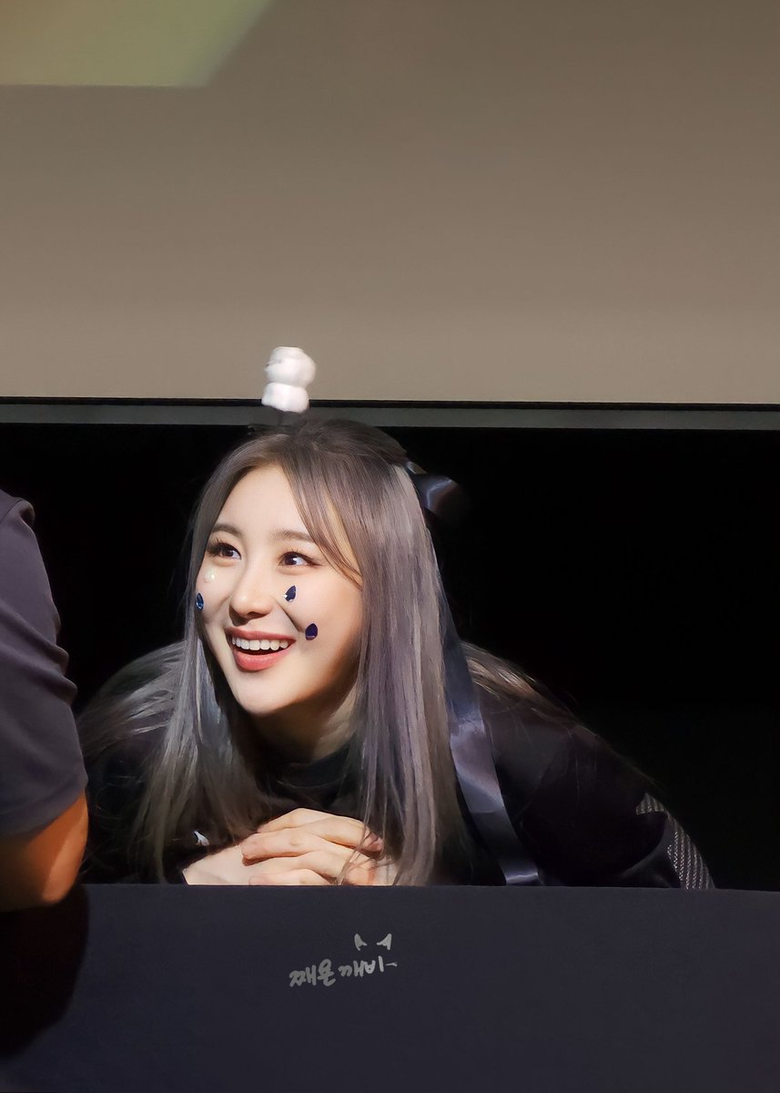 jjaeyonkkaebi's tweet photo. 2023.09.16
KiTbetter 팬사인회
#이채연 #LEECHAEYEON
#TheMoveStreet
#LETS_DANCE
#채연_네컷
이표정 오똑해 😍😍😍😍
반해버리자나🤩🤩🤩🤩 https://t.co/yuL550Afl5