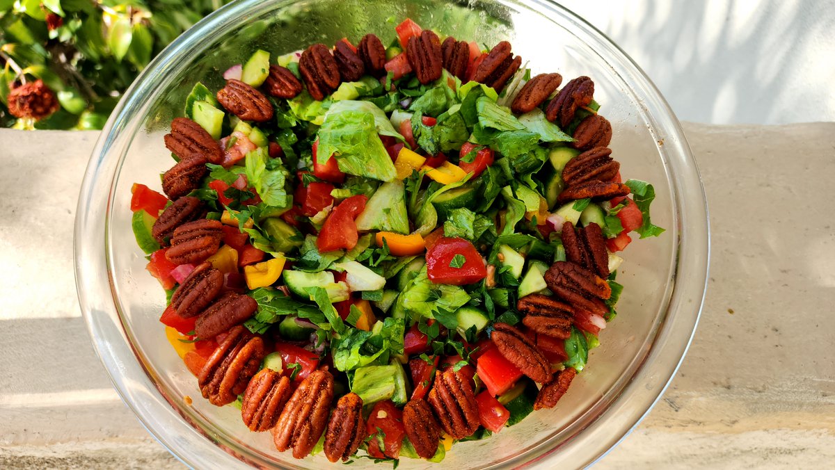 Foodfaye's tweet photo. Red Hatch Pepper Pecans made our holiday vegetable salad especially tempting and delicious!
The salad: Mini cucumbers, Veggie Sweets mini peppers, plum tomatoes, romaine, extra virgin olive oil, lemon juice
@MelissasProduce 
#HatchatHome https://t.co/MkjSiQ95dJ