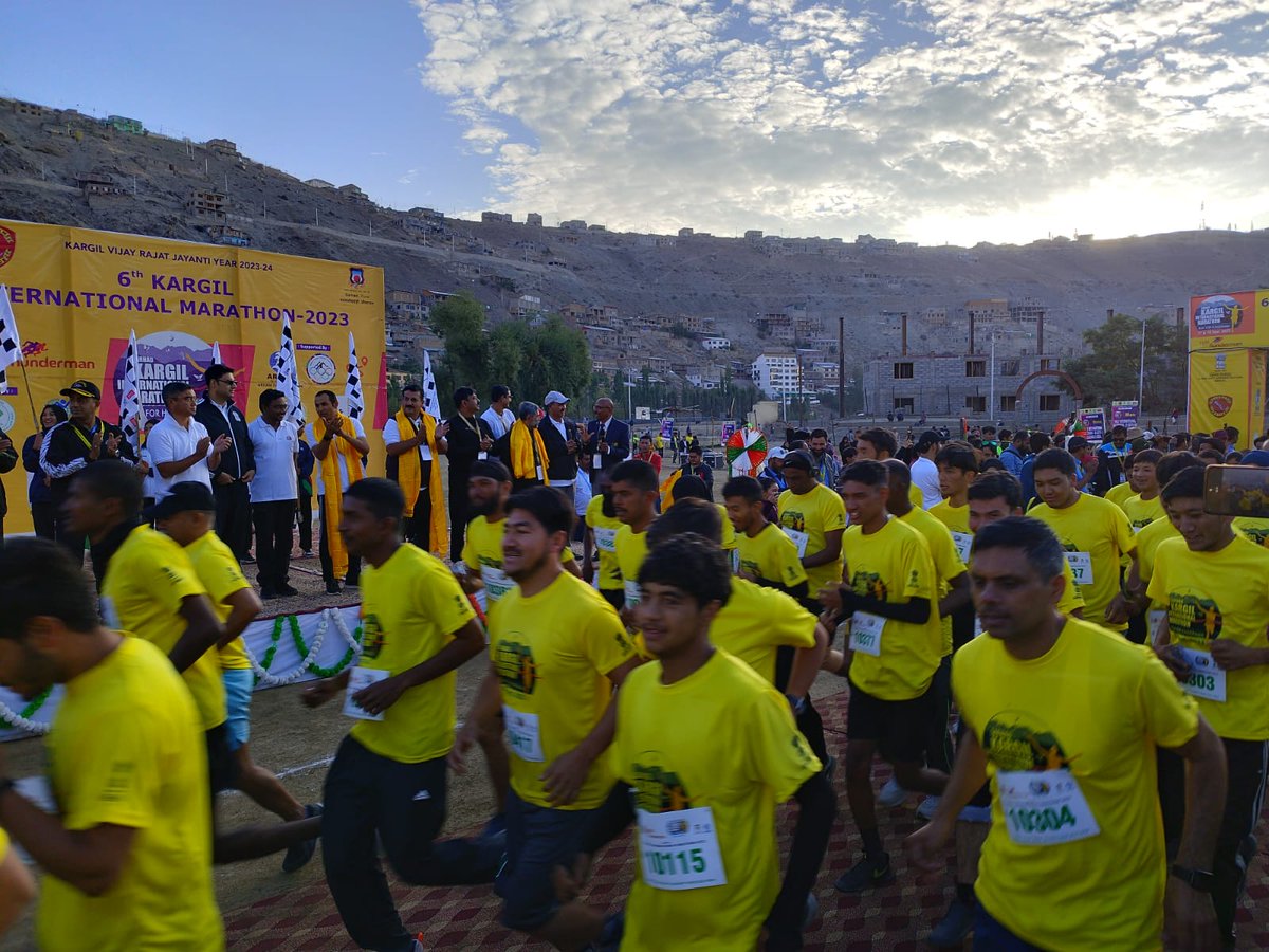 DIPR_Kargil's tweet photo. #KargilInternationalMarathon
The 10 km race for both men and women flagged off at Khree Sultan Choo Stadium Kargil. Cheering for all participants as they take on this challenge.
#Runforhunderman https://t.co/ngOzfQeq92