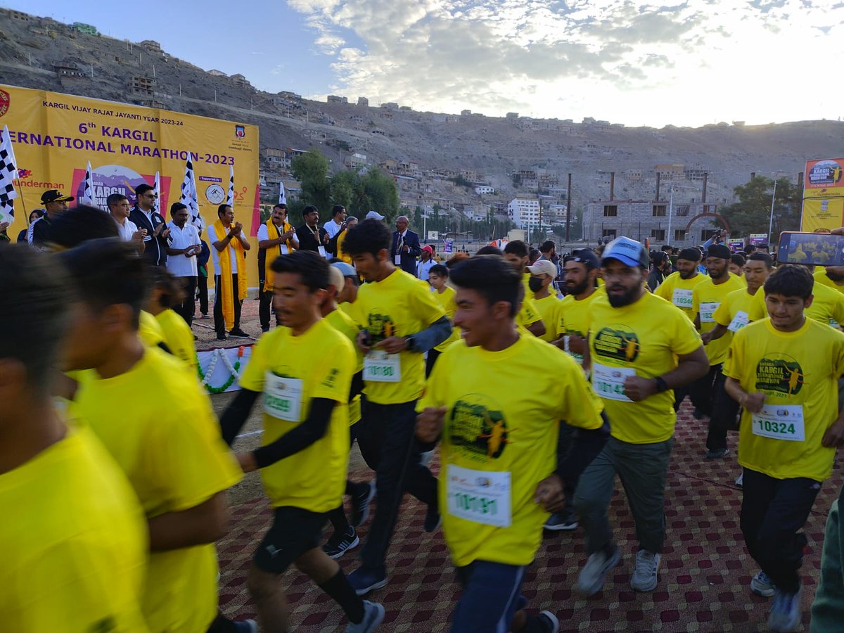 DIPR_Kargil's tweet photo. #KargilInternationalMarathon
The 10 km race for both men and women flagged off at Khree Sultan Choo Stadium Kargil. Cheering for all participants as they take on this challenge.
#Runforhunderman https://t.co/ngOzfQeq92