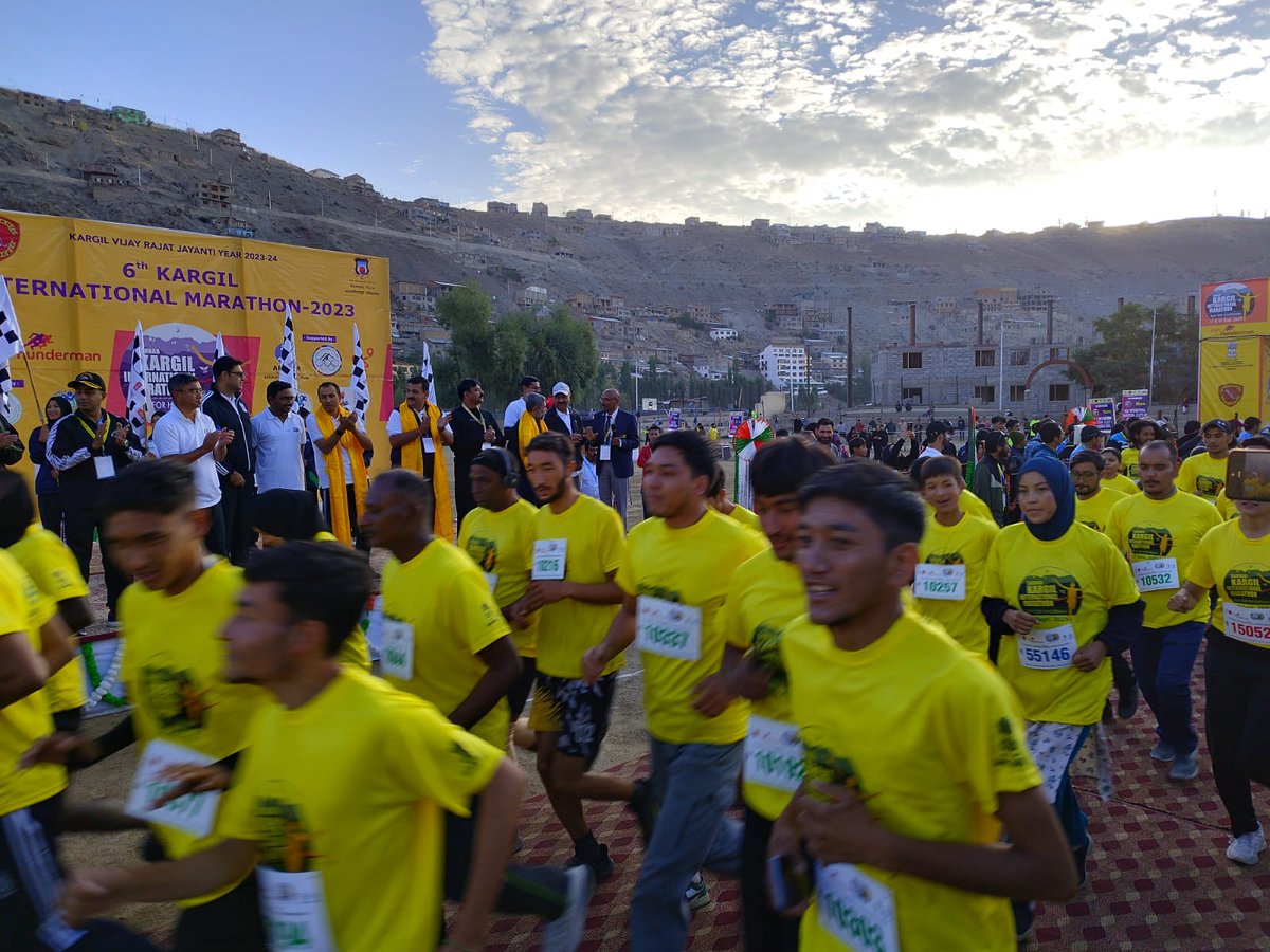 DIPR_Kargil's tweet photo. #KargilInternationalMarathon
The 10 km race for both men and women flagged off at Khree Sultan Choo Stadium Kargil. Cheering for all participants as they take on this challenge.
#Runforhunderman https://t.co/ngOzfQeq92