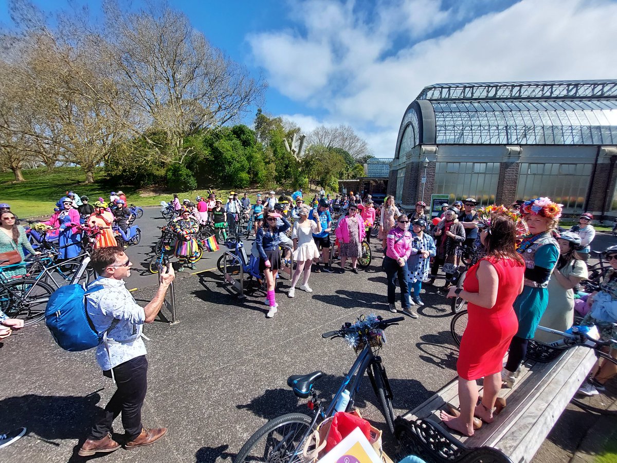 CriticalMassAKL's tweet photo. About to bike with some fancy women 🌸💅 https://t.co/sb0Dssue8W
