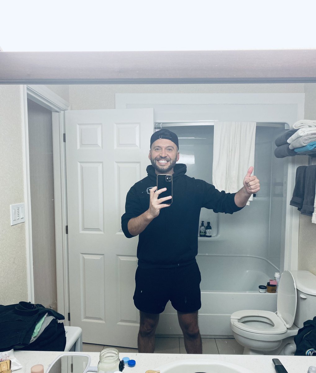 It’s hard to top all these crazy posts on Twitter. I’m just me, weird and happy ! 💋 having the best weekend alone,
Hope you are too !