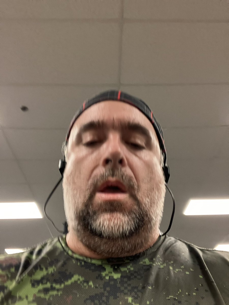 mudbunny74's tweet photo. 10k in 86 minutes. Part 2 (of 3) of the virtual #CommandersChallenge for the @CanadaArmyRun.  11th year doing it, and I hope to do it for many more. https://t.co/TGyaKJni2j
