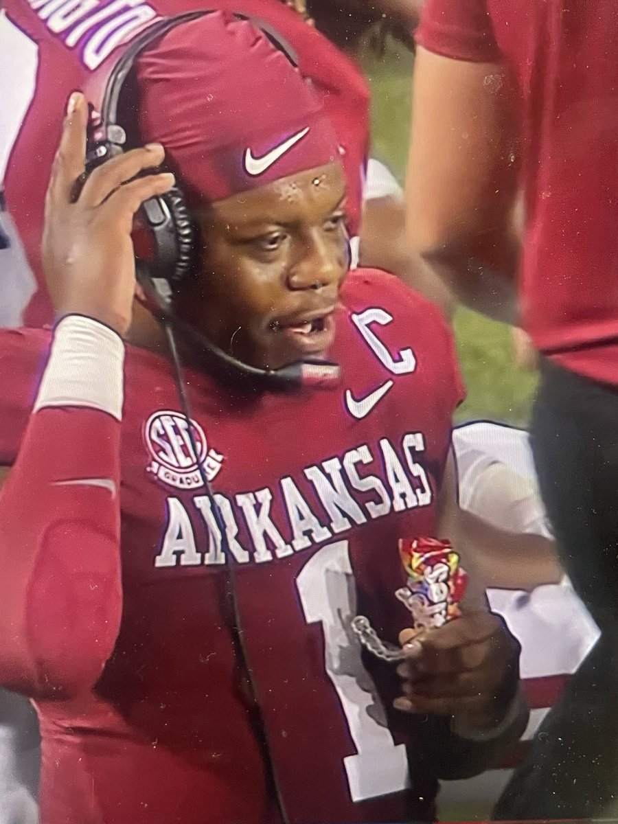 LET KJ EAT HIS SKITTLES