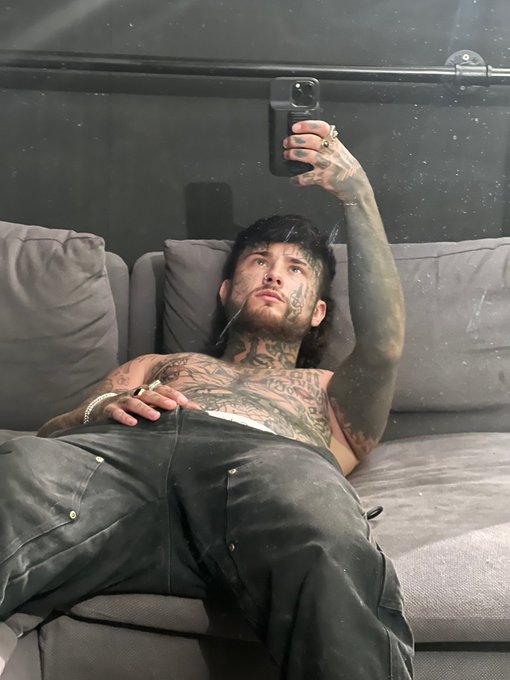 Coke take a seat on me , https://t.co/4TWatOLPNG https://t.co/7BzeR4T3Xm