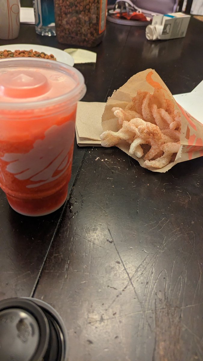 AndresL_1997's tweet photo. #notAad the new Taco bell chicken rolled tacos were good just hate the taco shell was hard also the new strawberry twists and freeze tasted so sweet and delicious ๐ https://t.co/IeW3vdeRBR