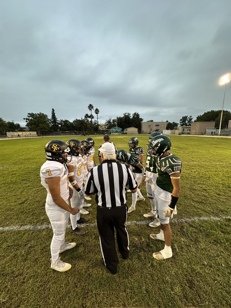 CanogaFootball's tweet photo. League Opener. San Fernando Vs Canoga Park. Tigers Vs Hunters #CanogaFootball #HuntersFootball #CanogaPride #HunterPride @VMLeague_ https://t.co/vthvOOzOEj