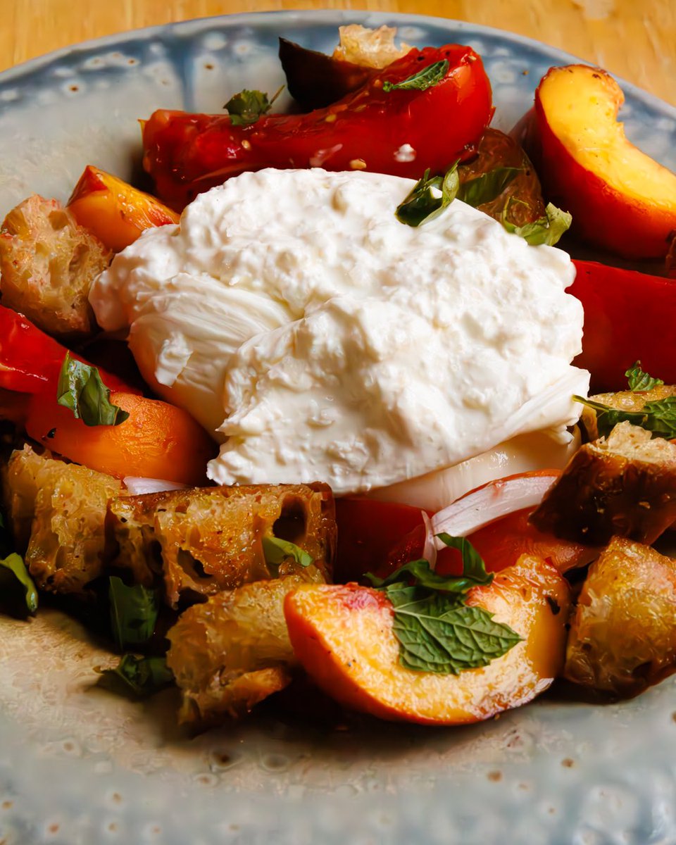 GentlemanatHome's tweet photo. We're going to keep eating tomato burrata salad until the frost rolls in and kills our plants. Until then, expect more of this, including those homemade croutons. https://t.co/P0AZOJaLGr