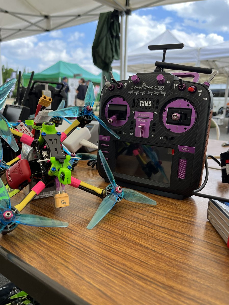 FpvKanata's tweet photo. JDL本番！
めちゃ頑張る😎
#fpv #fpvdrone #drone #dronerace #cipher #tmotor #foxeer #betafpv #hqprop #radiomaster #boslipo #fdf #droneframe #船橋ドローンフィールド #岡工業株式会社  #サイファーフレーム #横浜市 #横浜 #ヨコハマ https://t.co/2Deuy4zgHJ