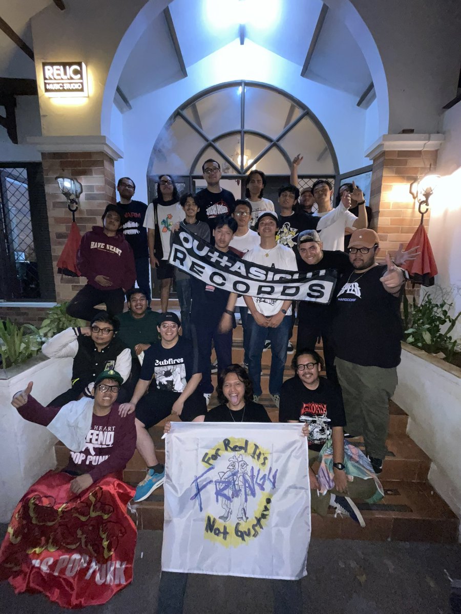 toomuchzeal's tweet photo. Terima kasih @hulica__ @FRINGGmp3 @itsrealheart @colorrrcode dan temen2 yg nyempetin beli tiket! jangan kapok eaaa main2 di gig buatan kami dan @ameudea, klashklub pamit dulu sampe november insya Allah ada lagi, dengan lineup yg GERGERGER🫡💥 https://t.co/7r2kssbrUD