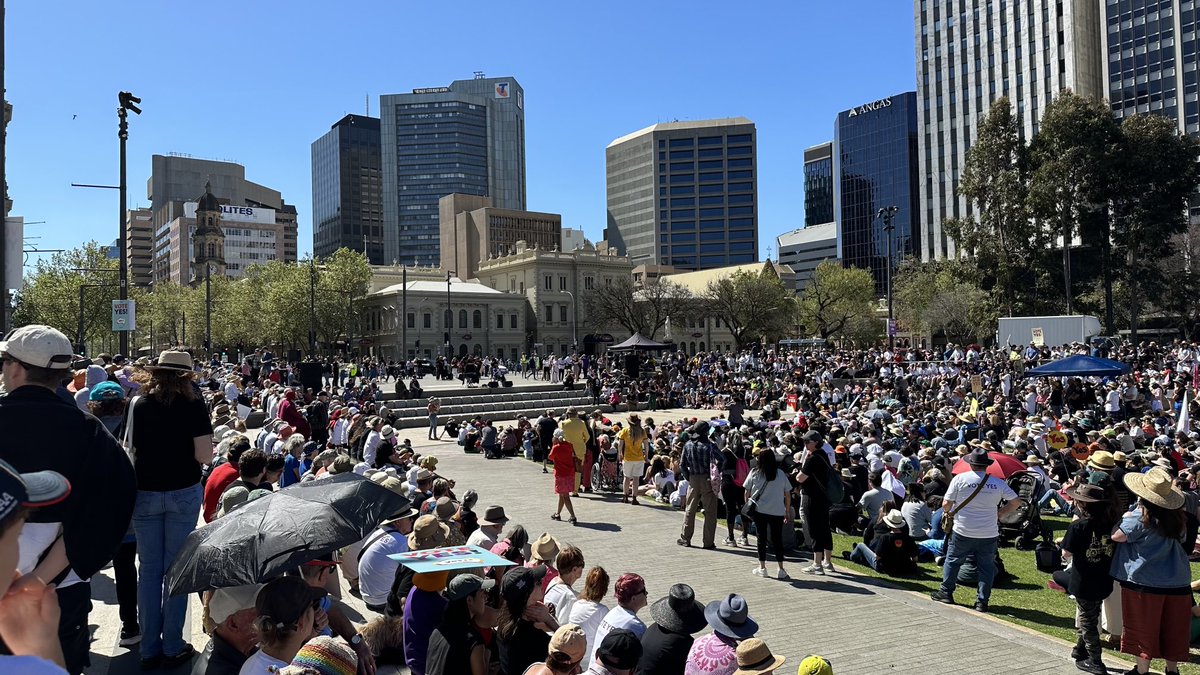 TakingMavisOn's tweet photo. A huge gathering on Kaurna Land in #Adelaide showing its strong support for a YES vote on 14 October. 
#WalkforYes #Recognition #AlwaysWasAlwaysWillBe #Yes https://t.co/3pbJXsZG1w