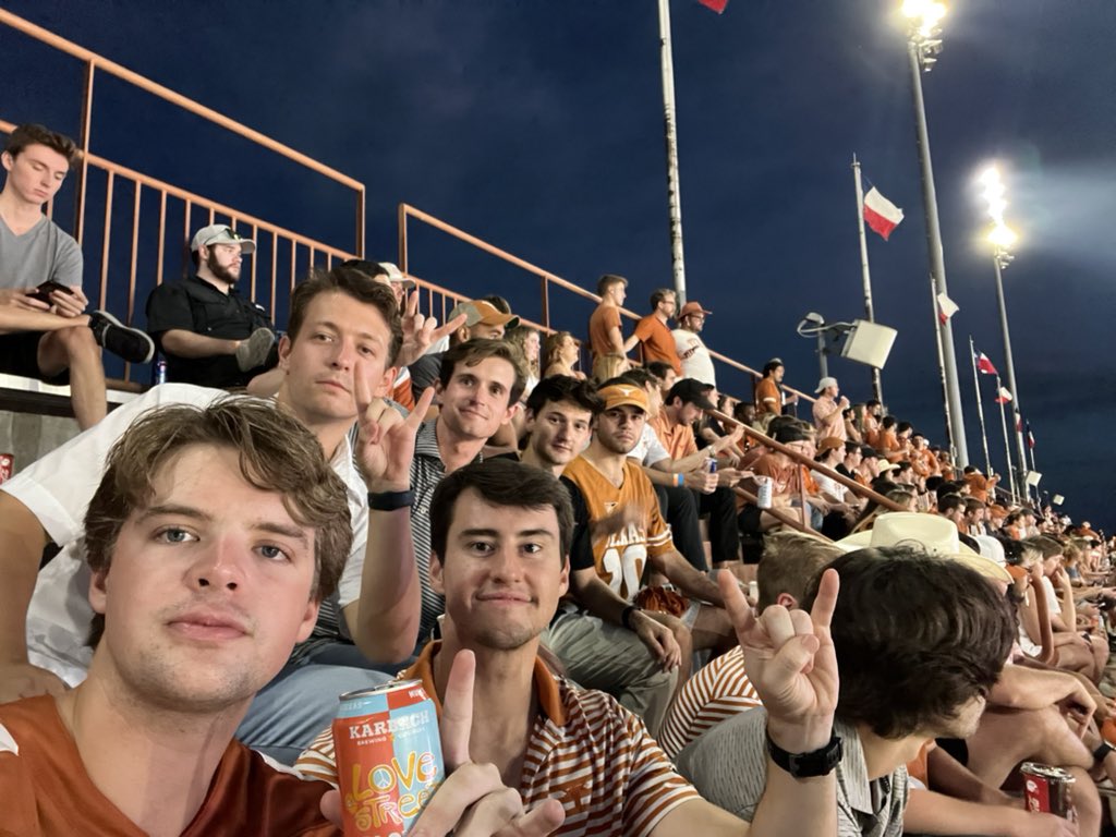 andrewdotcash's tweet photo. #Atthegame In the bleeds #Longhorns https://t.co/SlCMgTik70