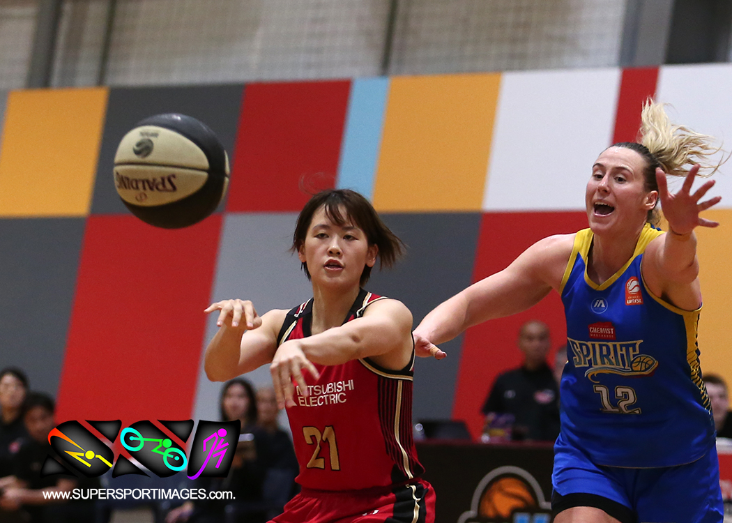SSportImages's tweet photo. Two nations women's national league representatives came together for a pre season hitout at the Hangar last night. @BendigoSpirit
v @koalas_1956 https://t.co/Ts33U0bHn8